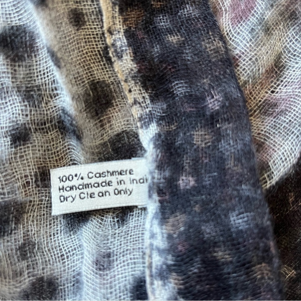 Sue & Kashmere Animal Print Cashmere Scarf Shawl Wrap - Picture 9 of 13